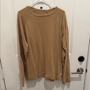 Vuori crew Tan Long Sleeve sweater large